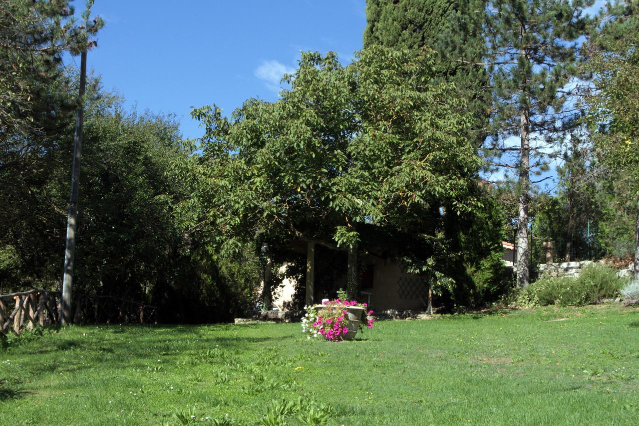 Agriturismo Villa Mozart Nel Verde Gubbio Exterior foto